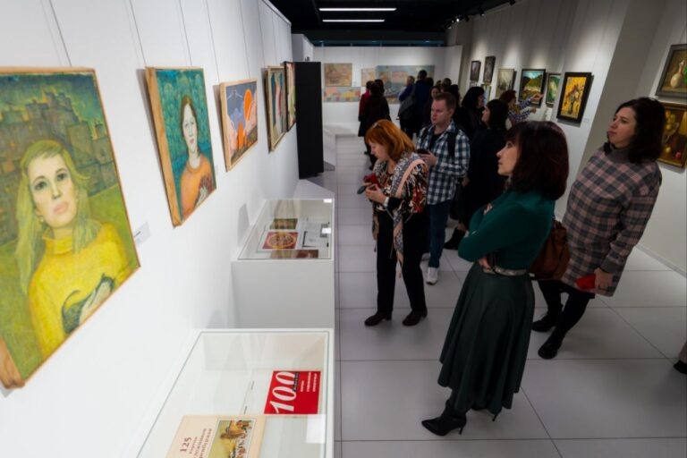    Открылась выставка 100 лучших работ художников Оренбуржья за 2025 год Оренбуржье