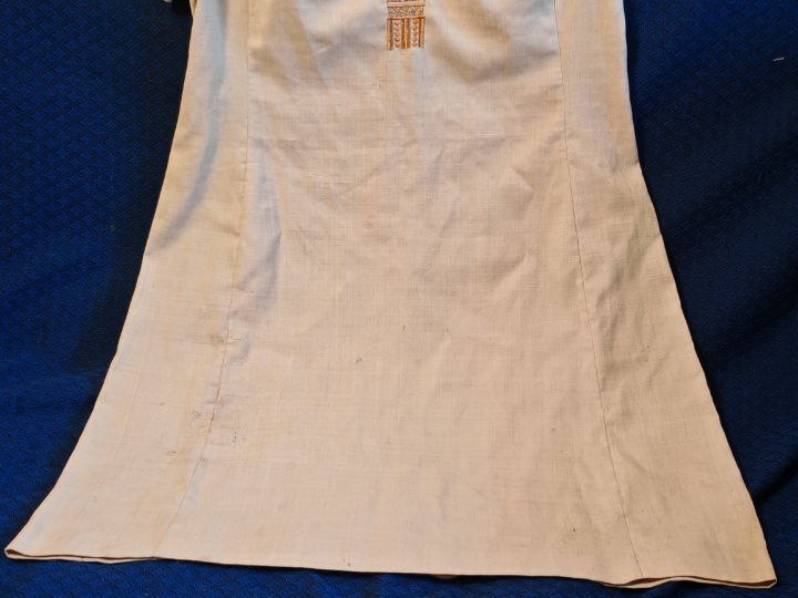 Вот так платья раньше носили или находка из старого сундука.