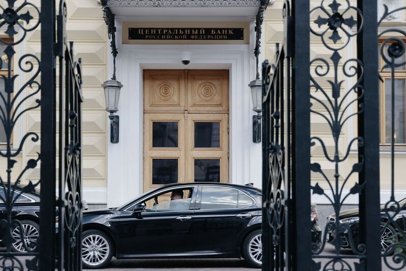 Михаил Гребенщиков / РБК📷С 1 января 2026 года к существующим шести признакам подозрительных операций без добровольного согласия клиента добавится еще шесть, два из них связаны только с цифровыми рублями