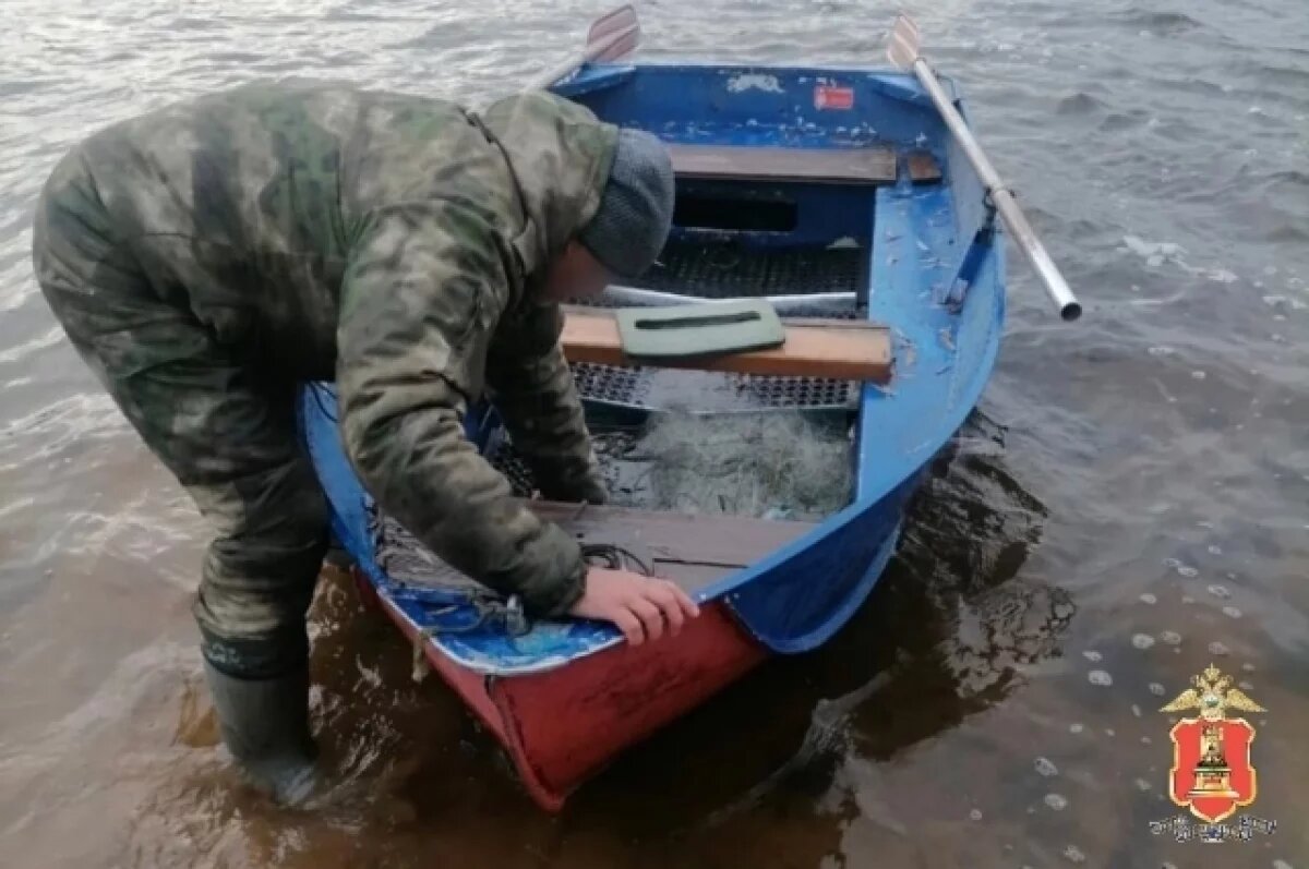    В Осташковском округе задержали двух браконьеров, ловивших рыбу сетями
