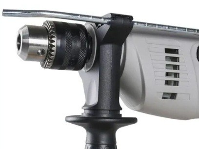 Специальный ограничитель глубины сверления, который переставляется на определенную глубину