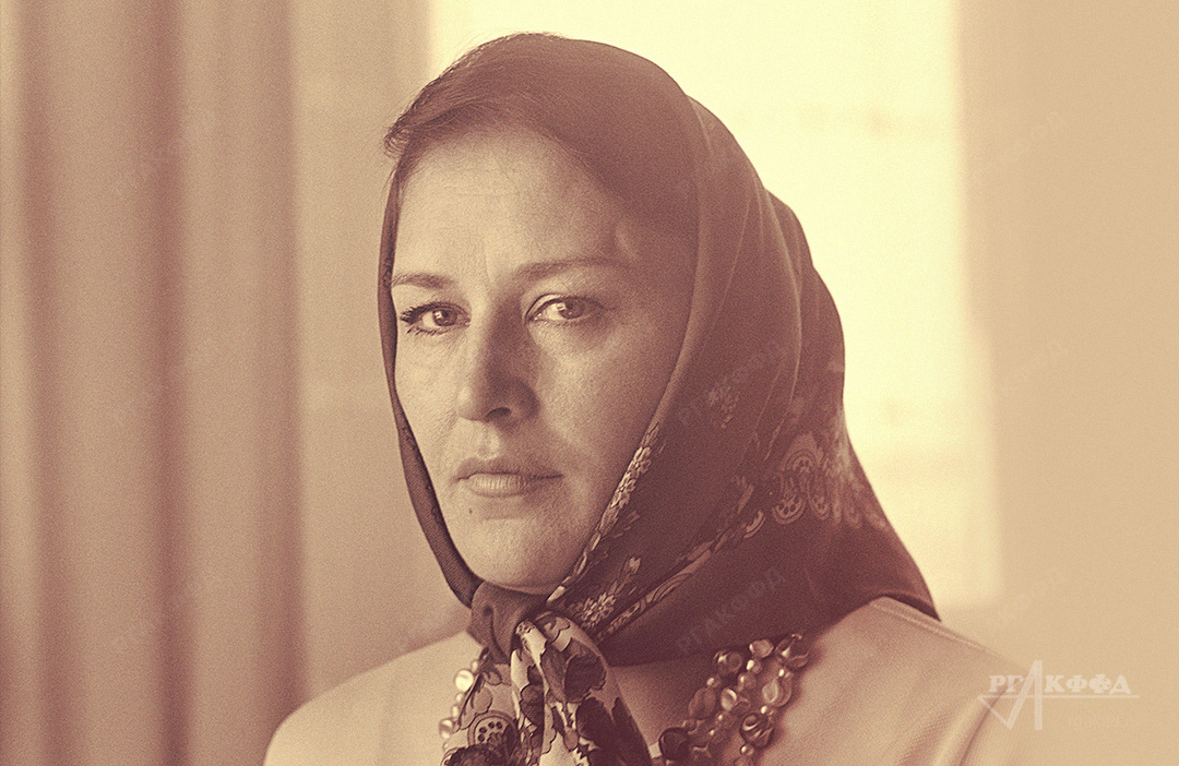 Портрет Нонны Мордюковой / Москва. Июнь 1971 г. / Фотограф: О.А. Мерцедин / РГАКФФД. Арх.№ 1-114520