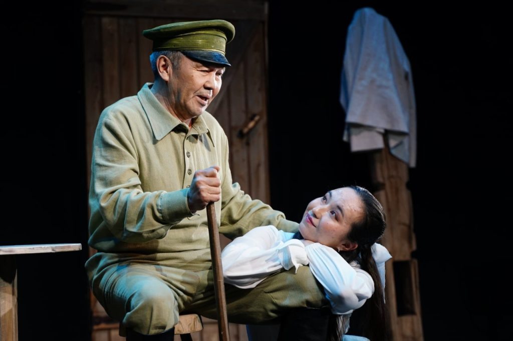    Фото :Хакасский национальный театр драмы и этнической музыки «Читiген» Остап Мусаев