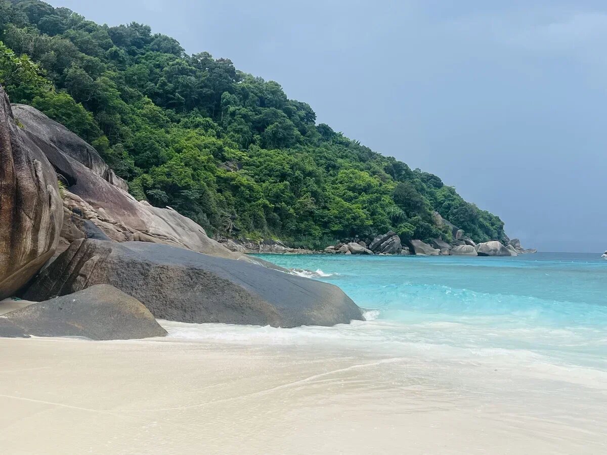    Симиланские острова часто сравнивают с Сейшелами. Таиланд. Фото: АТОР