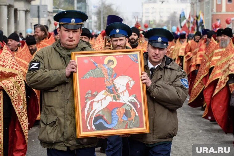 В этот день стараются совершать добрые поступки, помогать другим и избегать конфликтов
Фото: Илья Московец © URA.RU