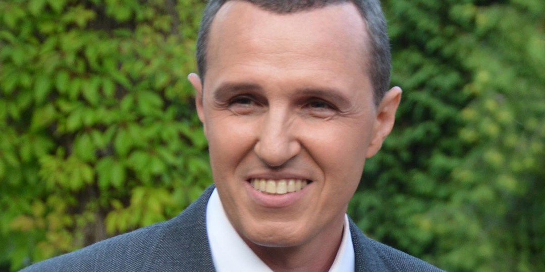 Жена устала от абортов и уехала, а он в 60 женился на продюсере, но гуляет с юной актрисой: Как живет Игорь Верник