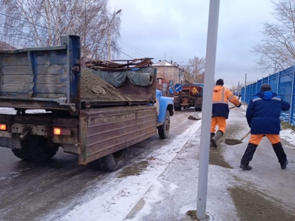    Борьба с гололедицей в Барнауле. Источник: barnaul.org