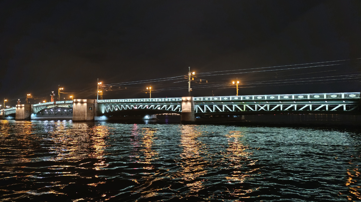 Дворцовый мост.