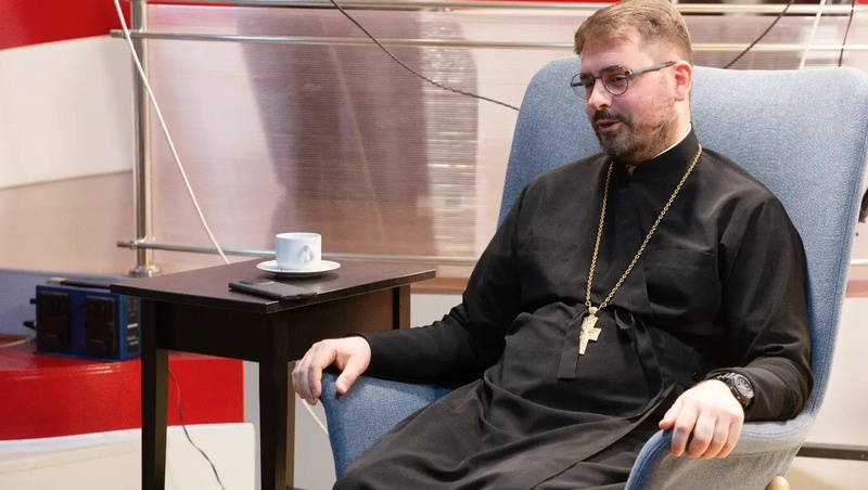    Один из спикеров медиашколы — священник Антоний Скрынников Фото: Администрация Ставрополя