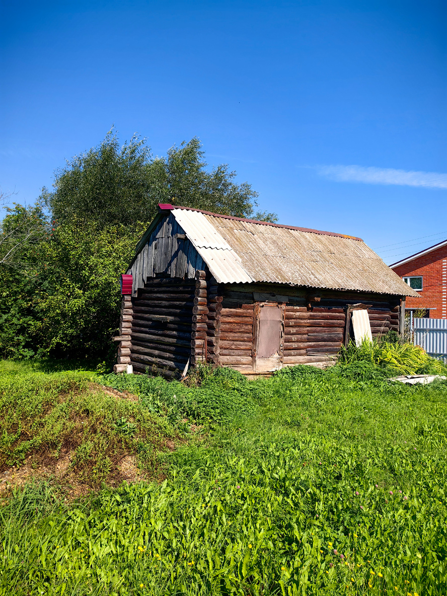 Это дом 20-ых годов , думаю дом моих предков выглядел бы так же.