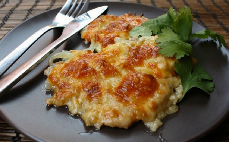 Мясо по-французски с ананасом: небывалая сочность с первого кусочка