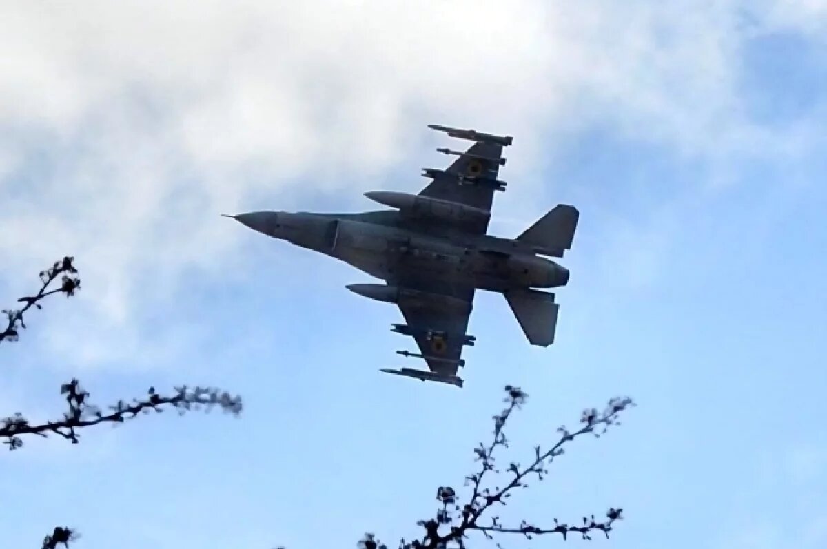    Румынские истребители F-16 подняли в воздух по тревоге