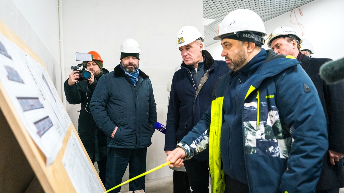    Губернатор Югры посетил четыре спортивные стройки Сургута