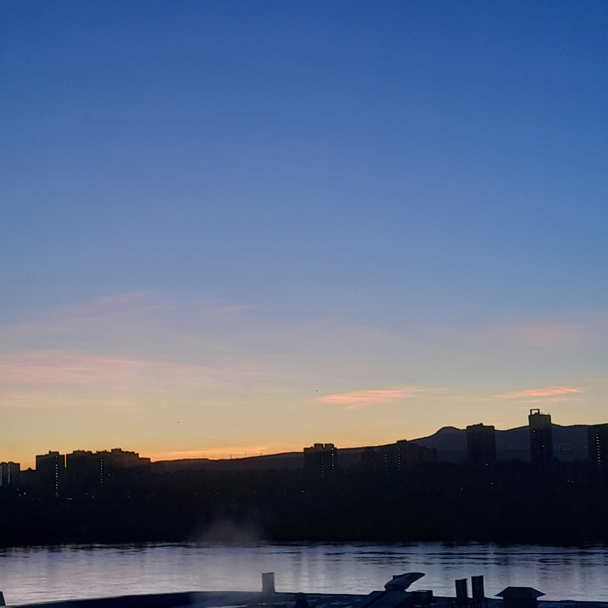 Фото автора.  Восход над городом только наметился