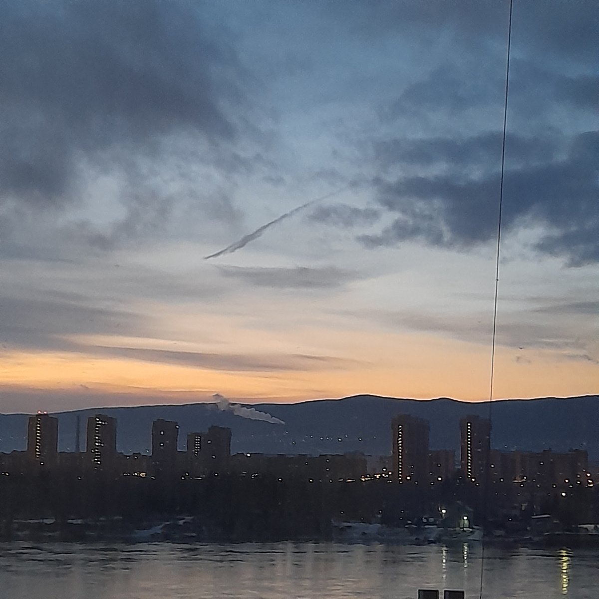 Фото автора.  Мой телефон забит фотографиями восходов)