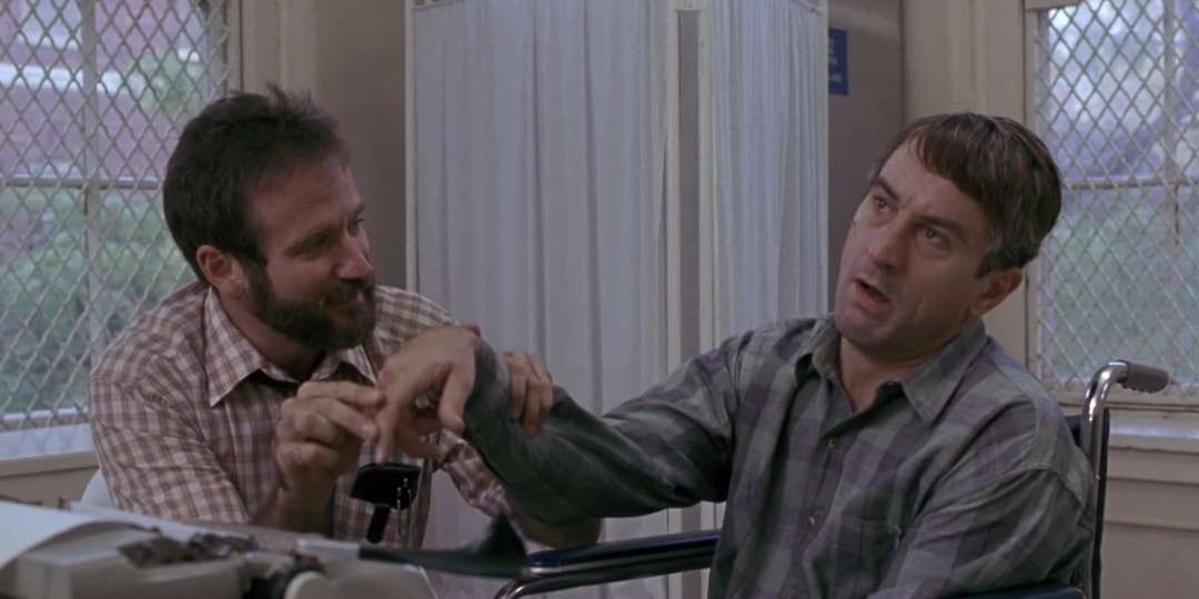 История жизни Оливера Сакса читалась спокойно до момента, пока я не поняла, что сценарий к/ф "Пробуждение" - это его медицинская практика.