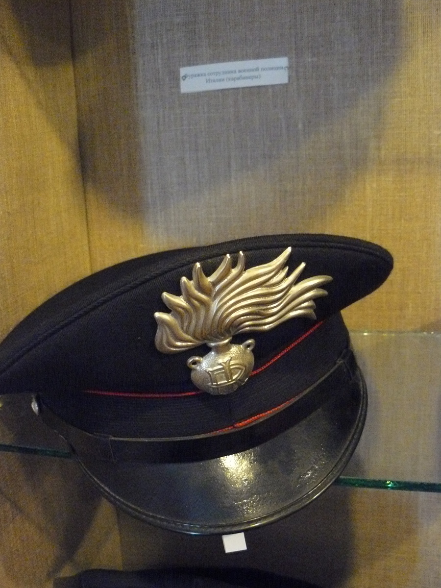 фуражка сотрудника военной полиции Италии