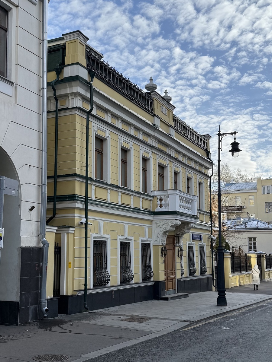 Фото автора канала. Доходный дом И.И. Поздеева.