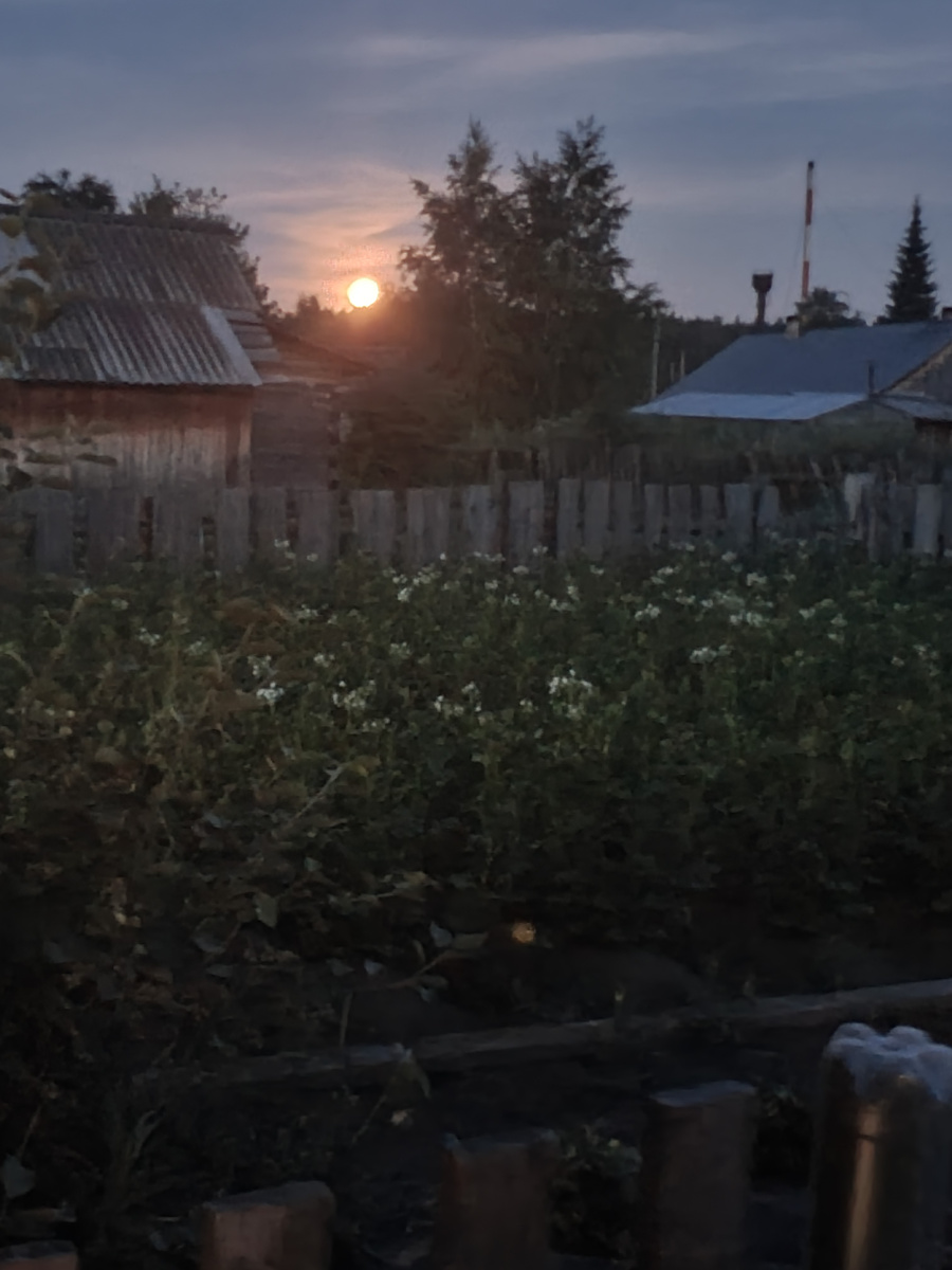 Луна поднимается