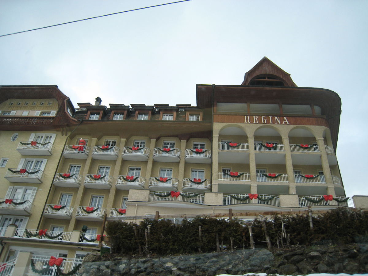 Отель, носящий мое имя, тоже там