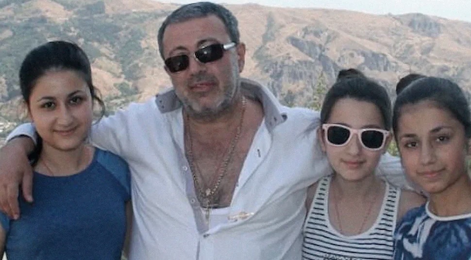 Три девочки против чудовища: дело, что потрясло Россию