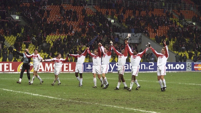     Футболисты «Спартака» радуются победе над «Арсеналом» в Лиге чемпионов РИА Новости Дмитрий Коробейников