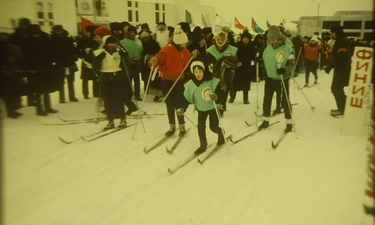 Телевизионный конкурс "Добры молодцы да красны девицы" в поселке Костино 1987 г. Фото Н. Загоскин