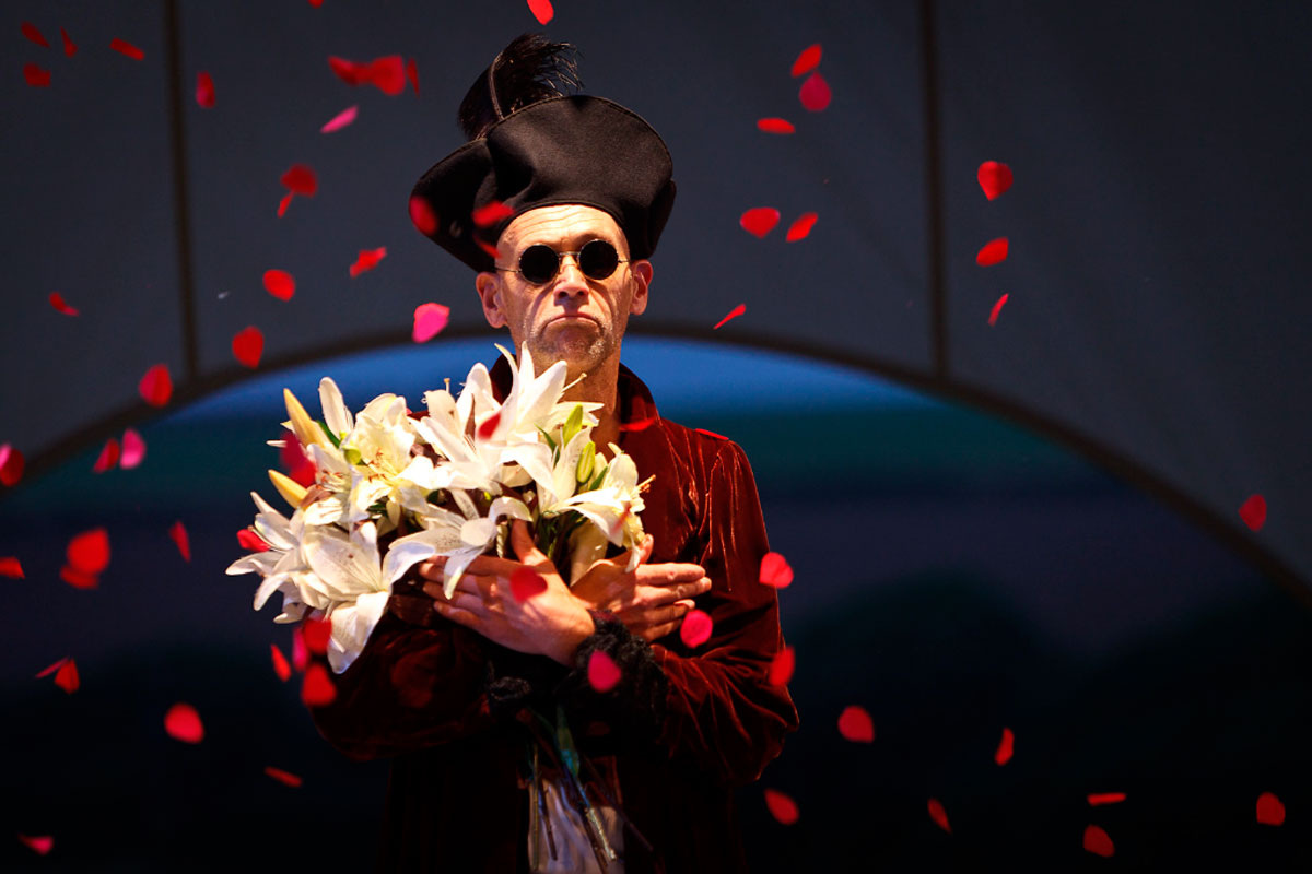 Наш мозг быстро формирует ассоциации между чертами характера и поведением, создавая шаблонные реакции на похожие ситуации