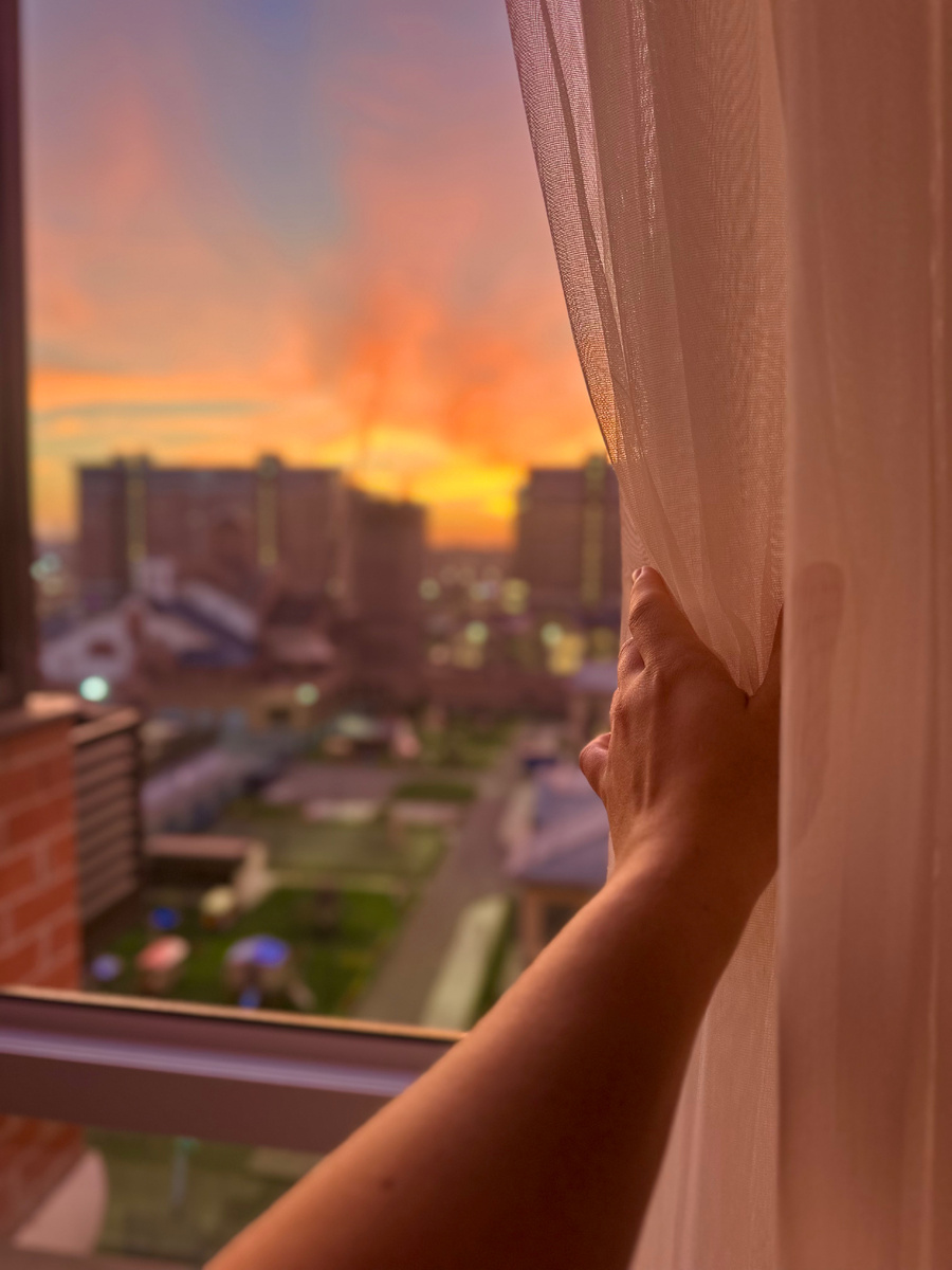 Полюбуйтесь только, какой красивый рассвет вчера встречали! 