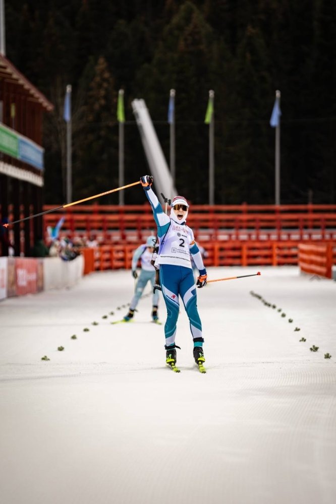    Югорчанин Серохвостов в драматичной борьбе выиграл мужской масстарт на Кубке МЛКБ в Ханты-Мансийске