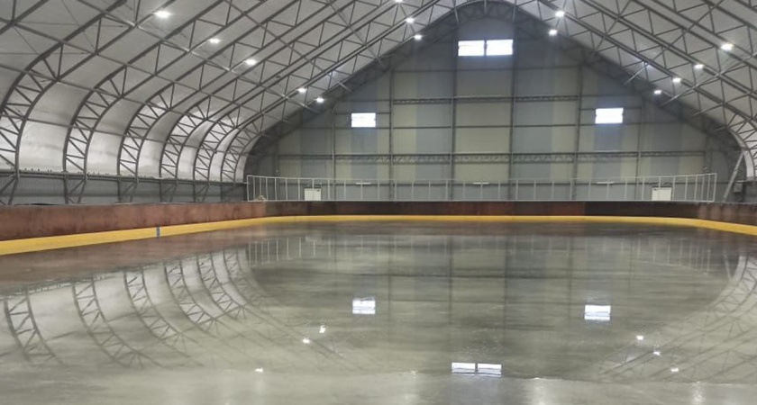    В Вологодской области начнутся тренировки на обновленном хоккейном корте