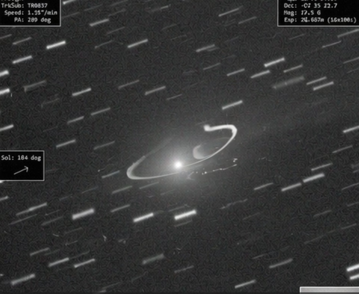 В сети обсуждают новые снимки 3I ATLAS — поперечные линии на кадрах полностью меняют картину