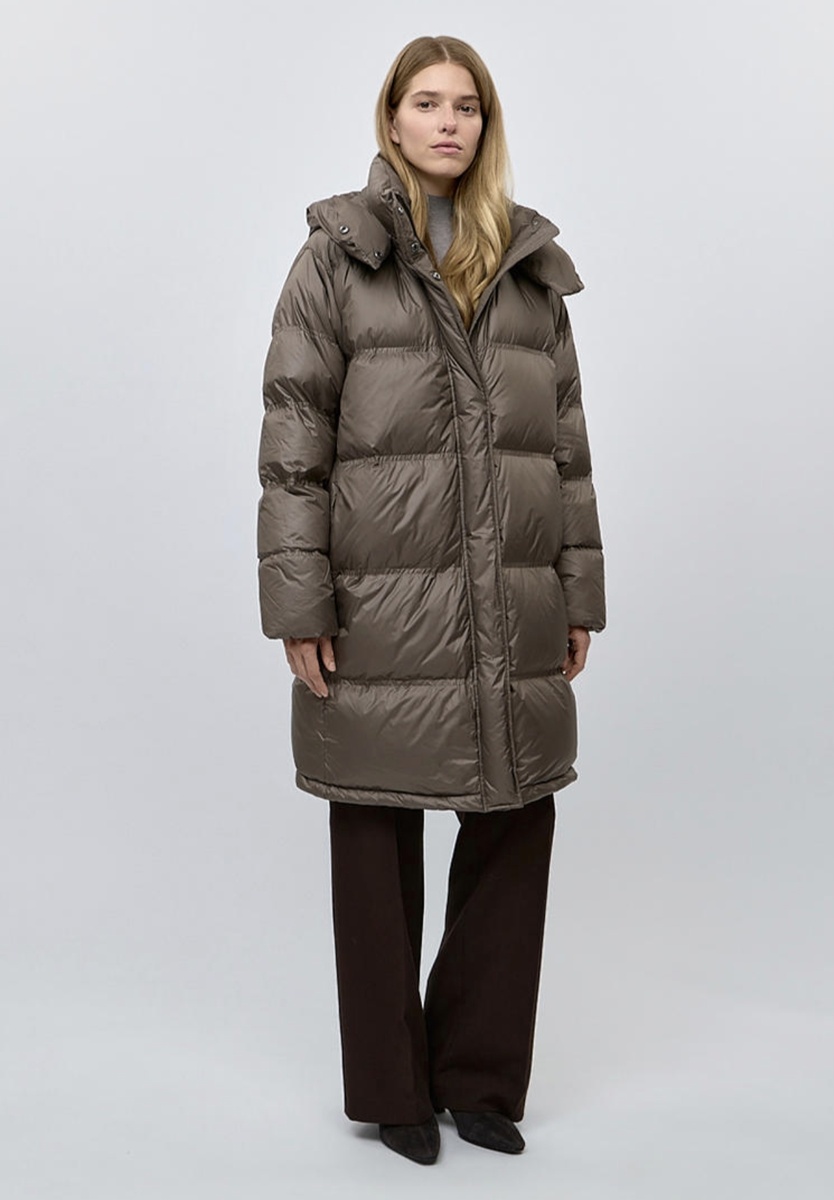 Пуховик Conso, арт. Ламода MP002XW0UF5K, ок. 28000 руб. 