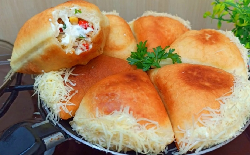 Пирожки с рыбными консервами: просто, быстро и невероятно вкусно