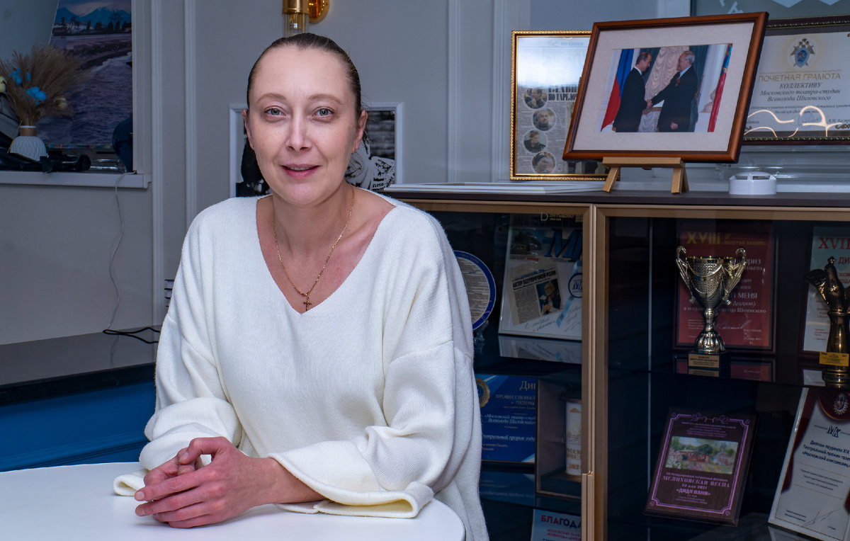 За полчаса до начала спектакля "Не покидай меня". Интервью для фестиваля "Золотой Витязь". Фото. Александра Беланова.