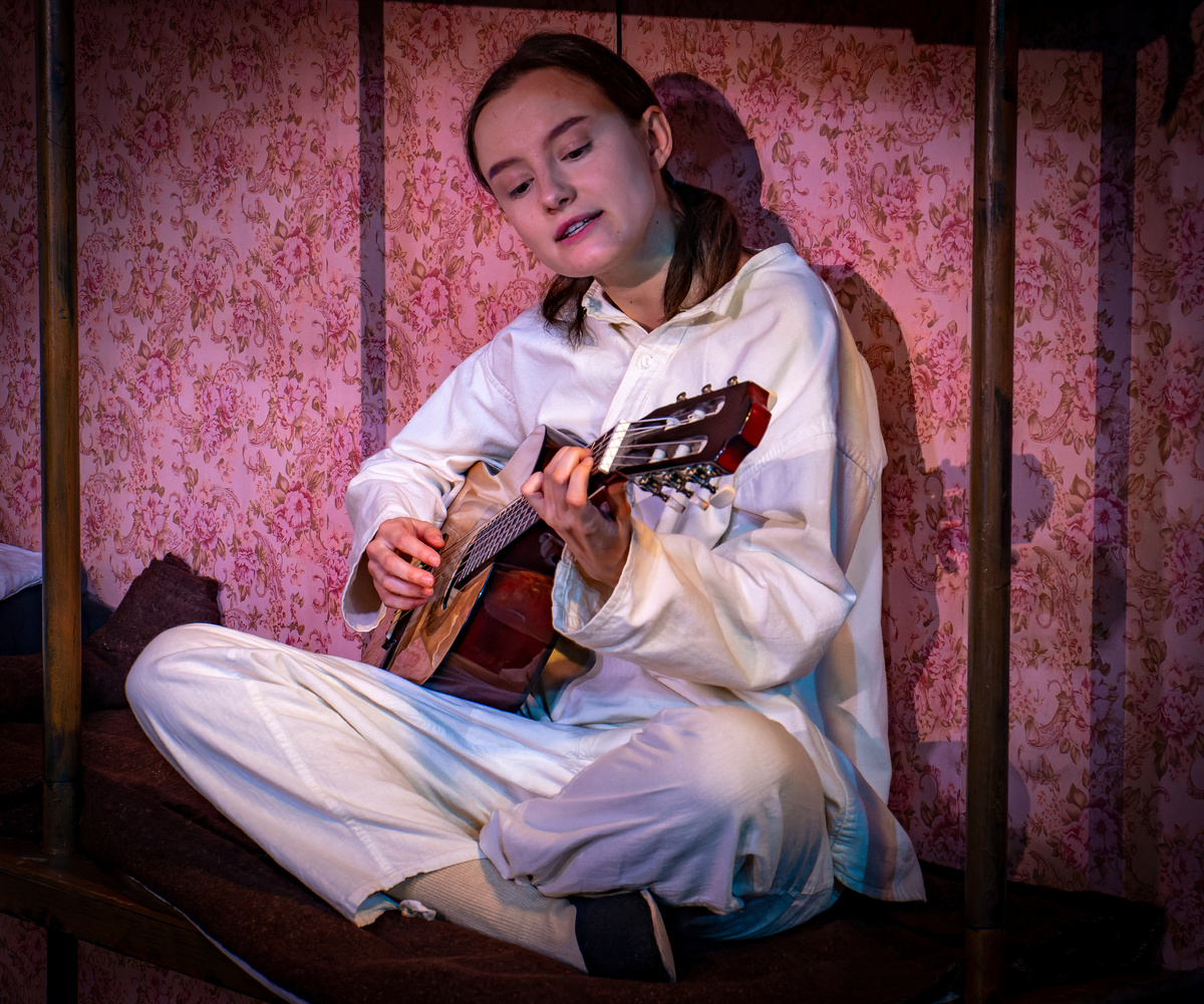 Спектакль "Не покитай меня" театра‑студии Всеволода Шиловского. Фото. Александра Беланова.