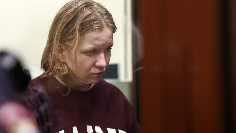 Автор фото: Антон Новодережкин/ ТАСС Дарья Трепова в Басманном суде Москвы 