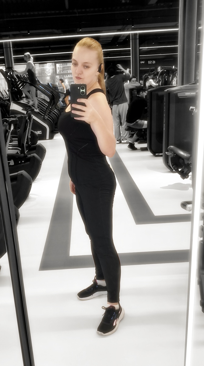 Относительно недавно стала надевать облегающее.