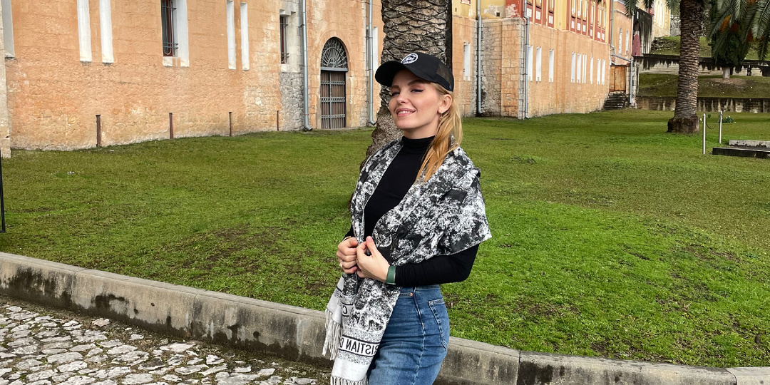 Растирание ключиц против шума в ушах: работает ли старый лайфхак?