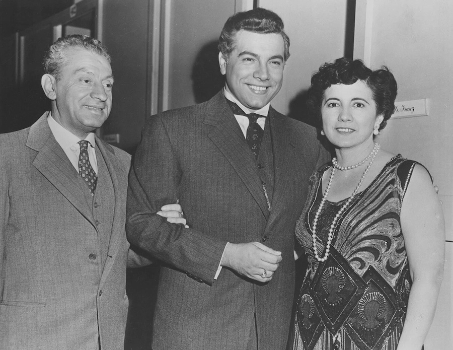 Марио Ланца с родителями на съемках фильма «Великий Карузо»