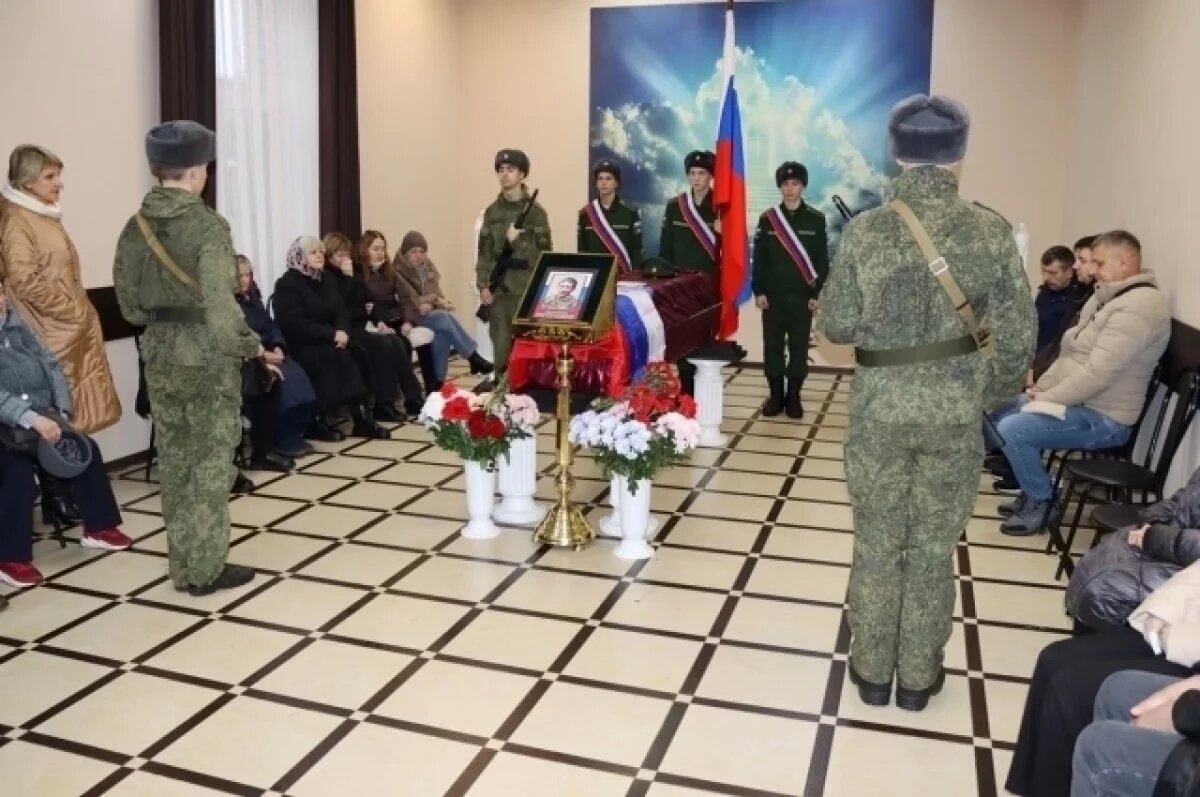    Нелидовский округ проводил в последний путь участника СВО Андрея Низовитина