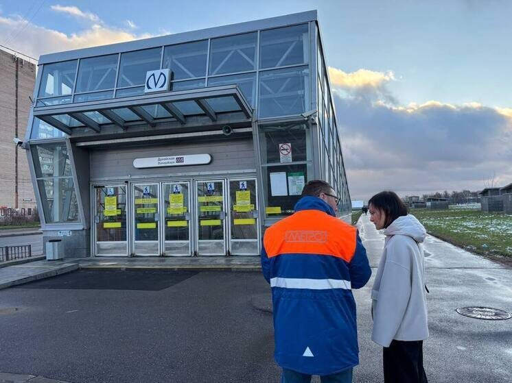     Сотрудники ГАТИ осмотрели с главным инженером службы движения метро девять станций. Фото: пресс-служба ГАТИ