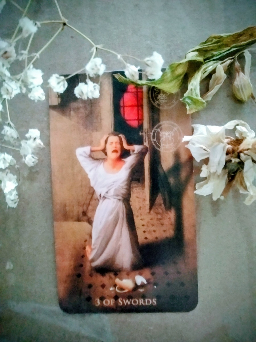 3 мечей Таро Сумасшедшего дома