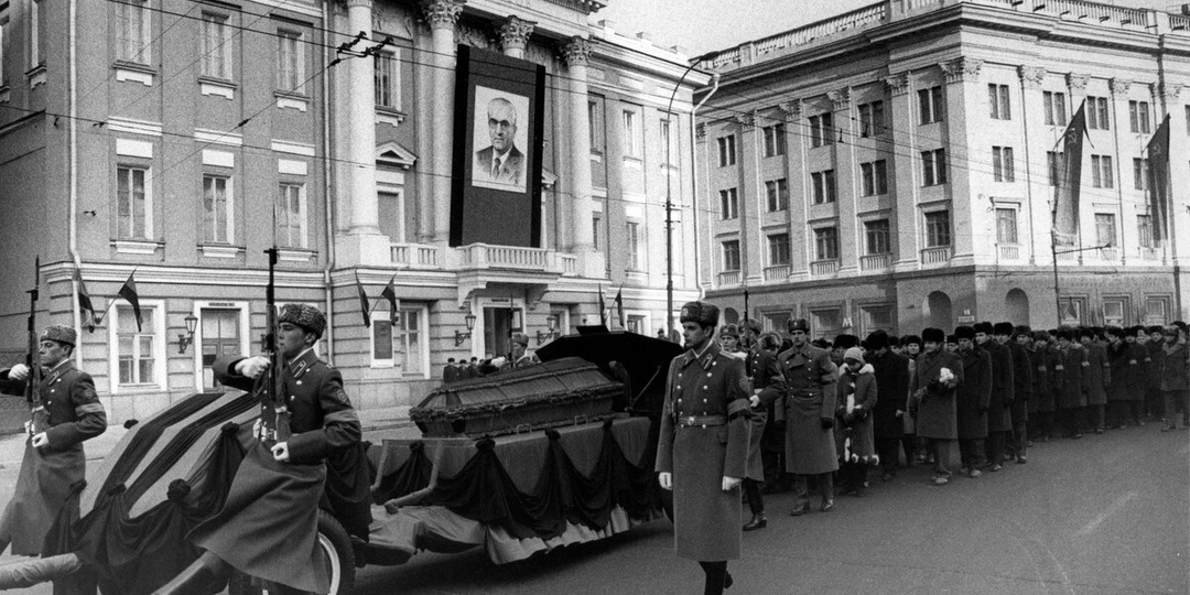 Смерть под грифом "секретно": почему КГБ скрывал дату кончины Андропова и не пустил вдову проститься с мужем