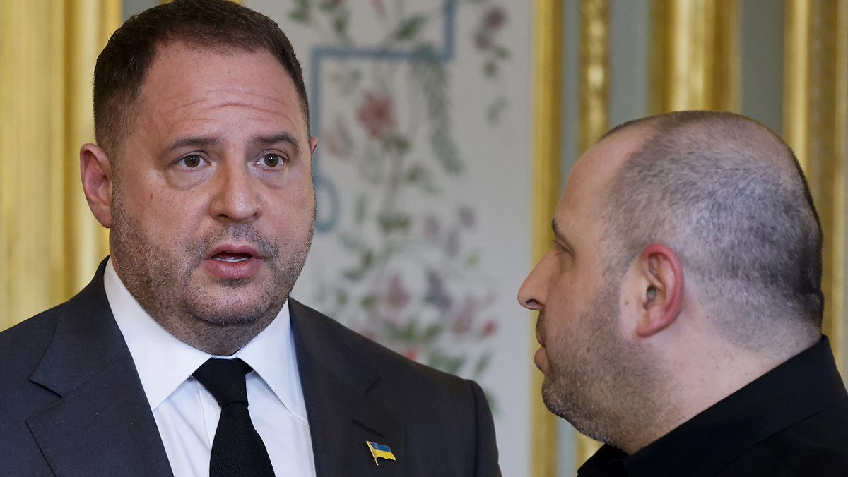   Ludovic Marin / EPA / TASS- Андрей Ермак и Рустем Умеров