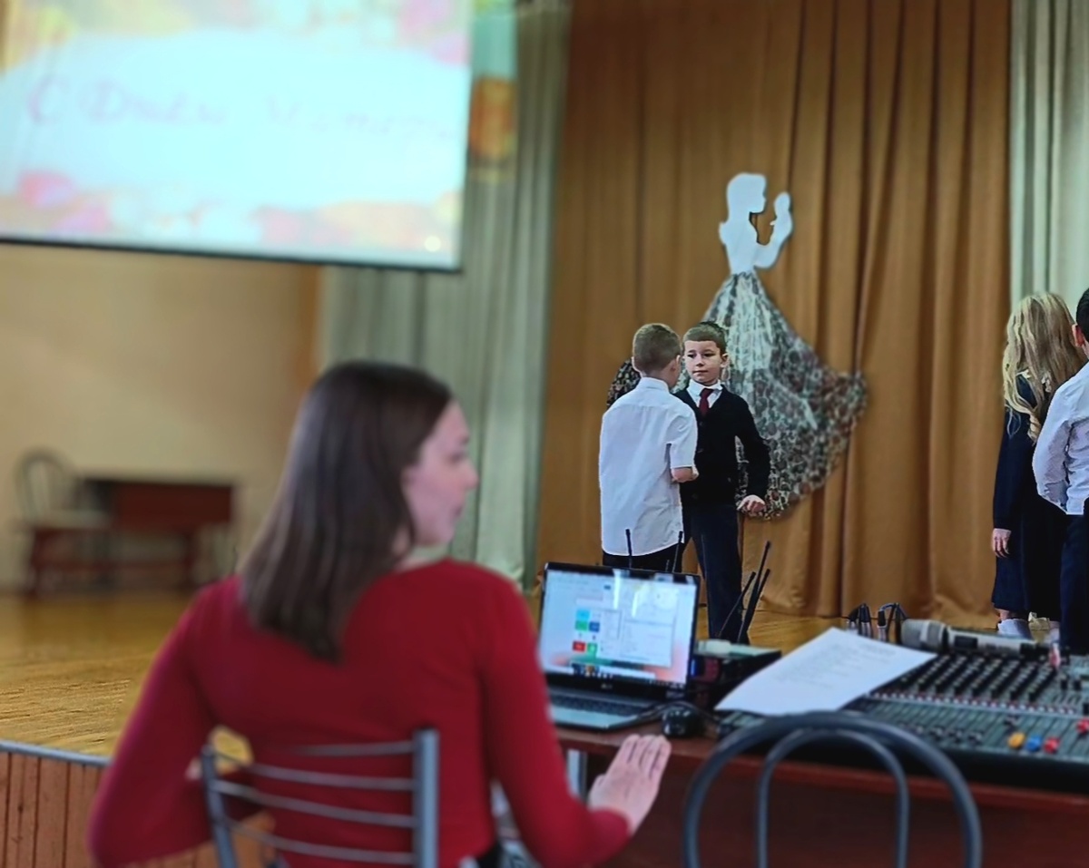 Вадюха готовится рассказывать стихотворение