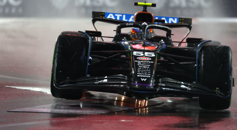 В прошлый раз, когда Сайнс квалифицировался в первой тройке, он поднялся на подиум