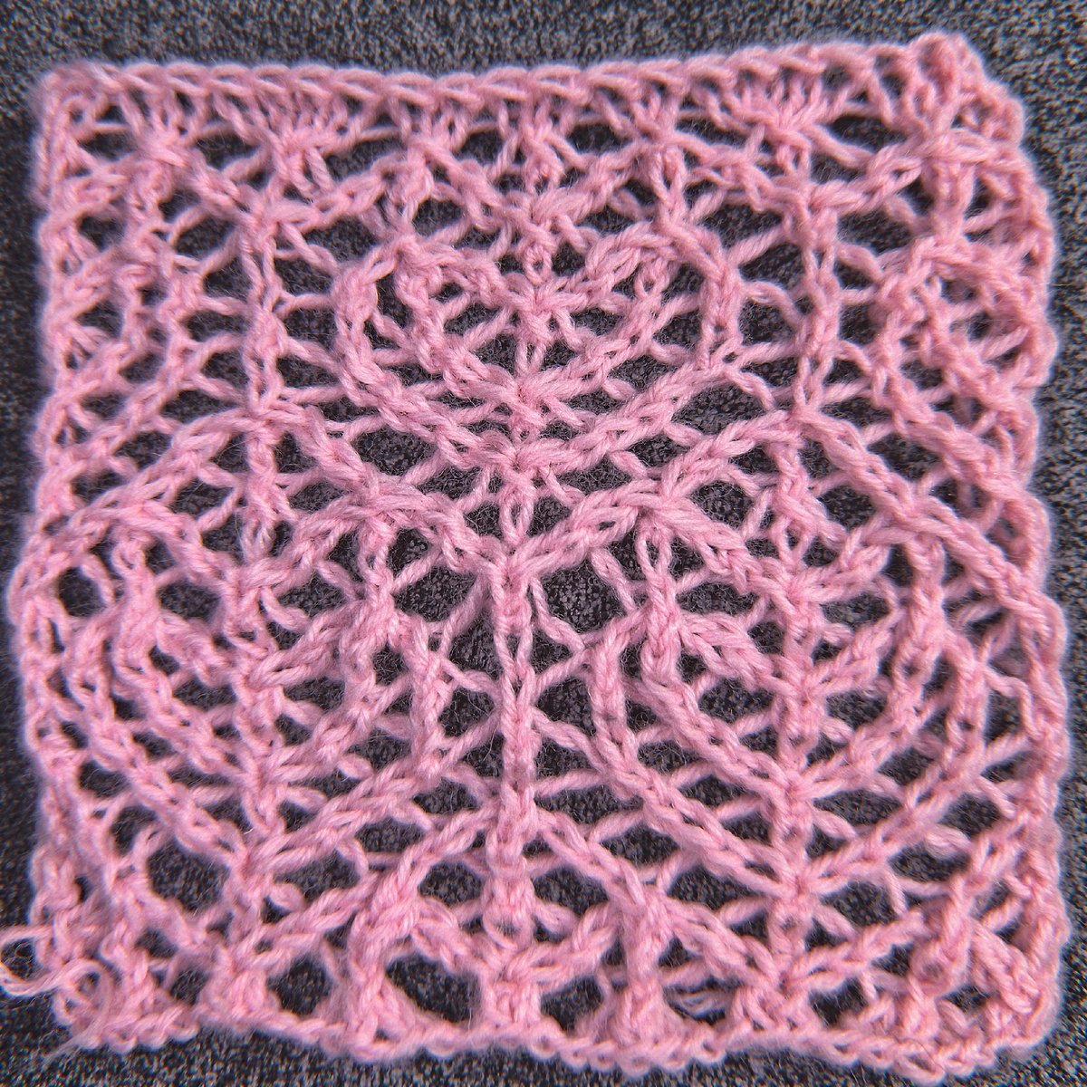 Ажурное сердце по схеме Heart Mesh