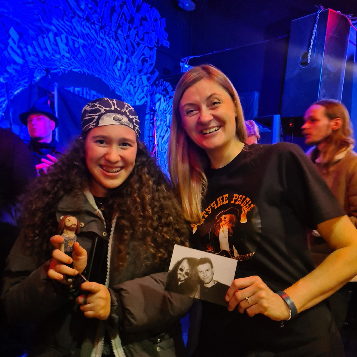 Концерт памяти Димы в баре "Fish Fabrigue". Источник: МАШБЮРО: Сибирское сообщество рок-н-ролла (https://vk.com/wall-201028373_8227) 