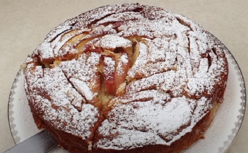 Яблочный пирог за 40 минут: уют в каждом кусочке